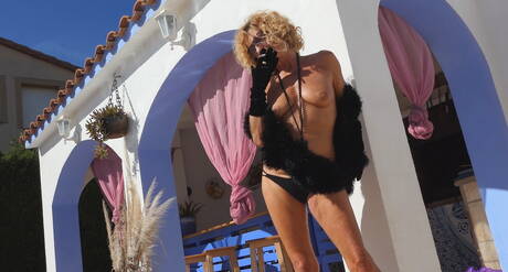 TAC Amateurs invites you to browse their xxx pictures with Anne Swinger xxx gallery 267861