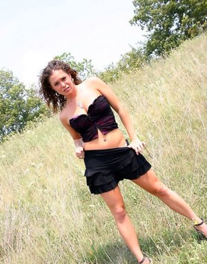 Karens Dream Girls are pleased to offer you a free pics featuring Jade has a superb shape