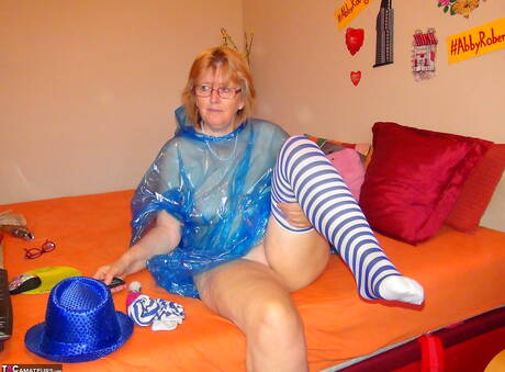 TAC Amateurs are excited to present you with a xxx picture gallery showcasing Abby Roberts in toying her snatch